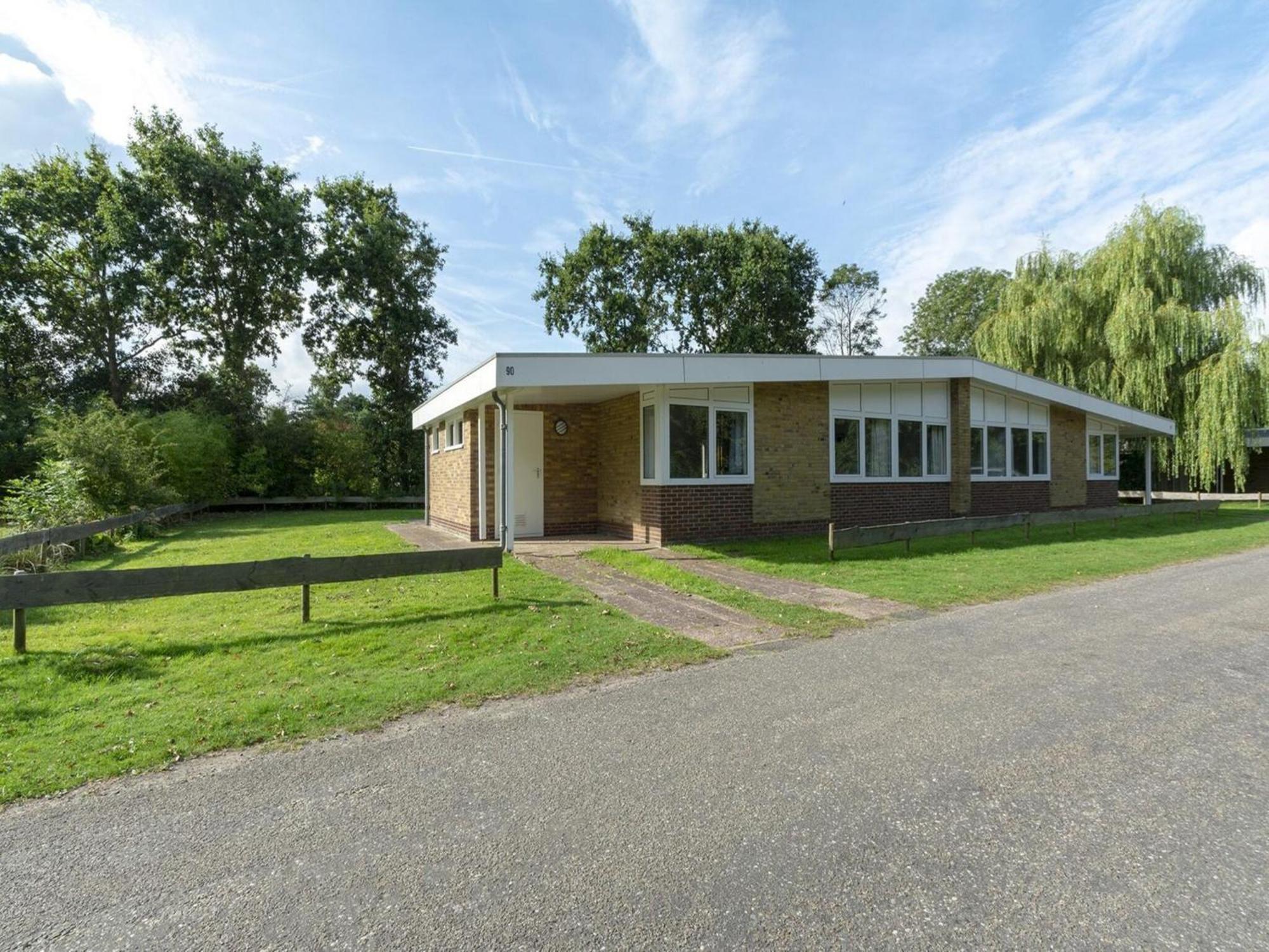 Stylish Beachside Bungalow With Patio Sint Maartensvlotbrug Esterno foto